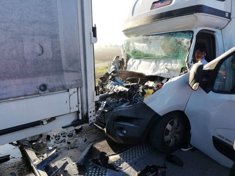 Wypadek na A1 pod Łodzią - ranny kierowca. Objazdy w stronę Gdańska