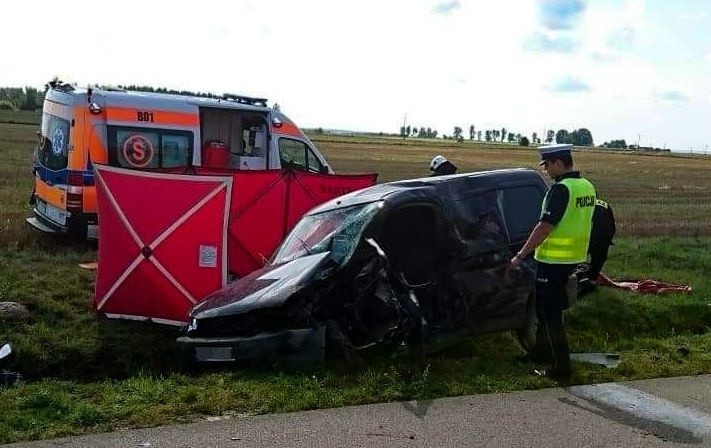 Śmiertelny wypadek na skrzyżowaniu dróg Pisanki-Niewiarowo. Kierowca zginął na miejscu [ZDJĘCIA] 22 sierpnia 2019