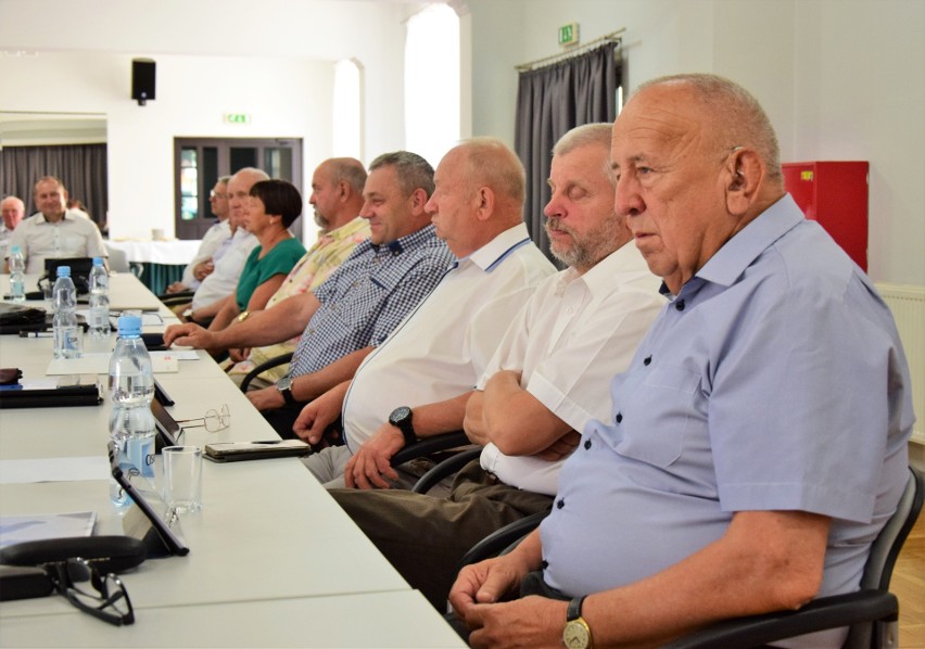 Wotum zaufania i absolutorium dla wójta Grębowa Kazimierza Skóry. Zobacz zdjęcia z sesji rady gminy i zapis transmisji