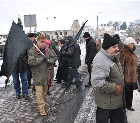 Niemodlinianie już trzy razy zablokowali drogę, która - ich zdaniem - jest zbyt obciążona ruchem. Aby wymóc budowę obwodnicy być może wyjdą na przejścia dla pieszych znowu.