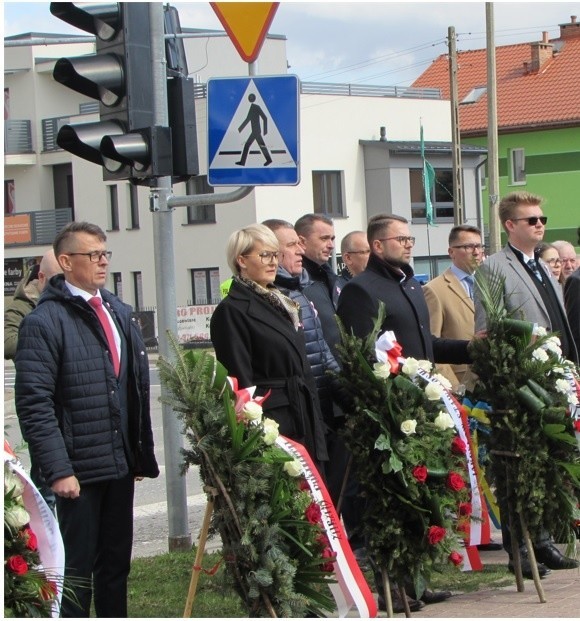 Kraśnik. Obchody przed Pomnikiem Ofiar Katastrofy pod Smoleńskiem. Zobacz zdjęcia