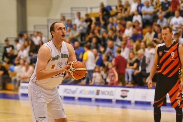 Adam Metelski zdobył 12 punktów dla Biofarmu Basket w sobotnim meczu z Polfarmeksem Kutno