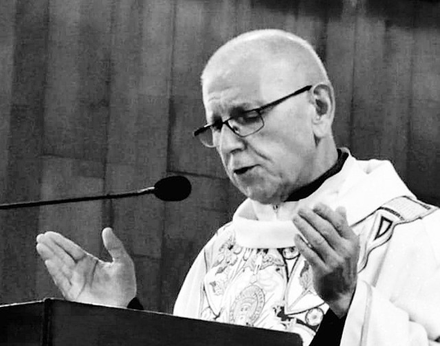 - Z przykrością zawiadamiamy, że zmarł Ks Marian Krojenka - proboszcz parafii MB Różańcowej w Zabrzu Grzybowicach, który wielokrotnie gościł w naszej parafii i głosił Słowo Boże - czytamy na stronie parafii.