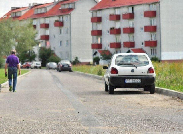 Ulica Konfederacji Dzikowskiej w Tarnobrzegu nie jest dokończona. Ostatnie prace miały tutaj miejsce wiosną ubiegłego roku.