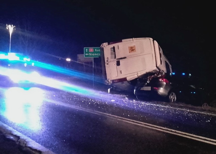 Wypadek pod Niemczą na drodze krajowej nr 8