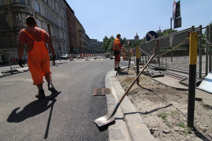 Wrocław: Remont na Trzebnickiej. Kierowcy będą jeździć drugą stroną jezdni (ZDJĘCIA)