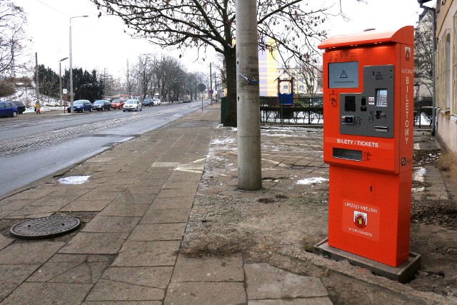 Biletomat przy ul. Dworcowej w Grudziądzu.