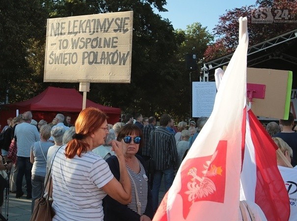 Spotkanie KOD-u bardzo przypominało wiece Solidarności z...