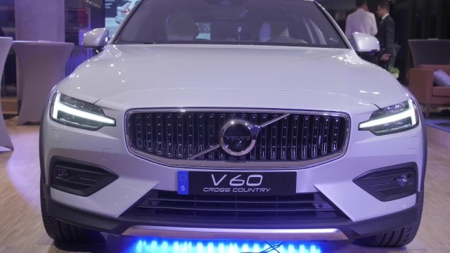 Volvo V60 Cross Country Model V60 Cross Country został zbudowany na płycie podłogowej SPA, tej samej, której użyto we wszystkich modelach Volvo serii 60 i 90. We wszystkich tych samochodach zastosowano ten sam system sterowania funkcjami i łączności ze światem.Fot. x-news