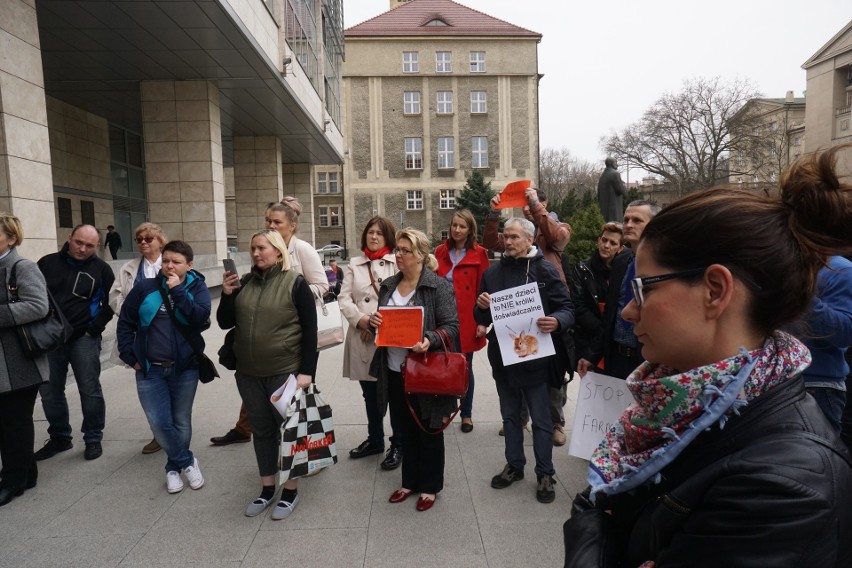 Przeciwnicy obowiązkowych szczepień złożyli petycję