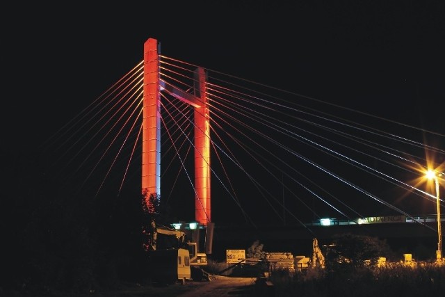 Próba iluminacji mostu obwodnicy.