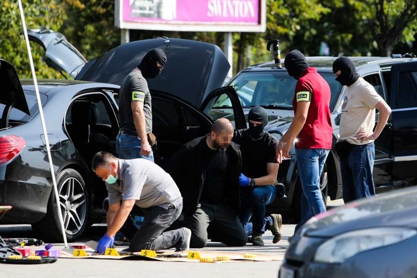 Kraków. Policja zapobiegła ustawce pseudokibiców z obywatelami Rosji. Zatrzymanych zostało ponad 20 osób [ZDJĘCIA]