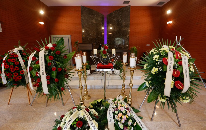 Rzeszowianie pożegnali Jerzego Fąfarę. Zasłużony dla miasta literat został pochowany na cmentarzu Wilkowyja [ZDJĘCIA]