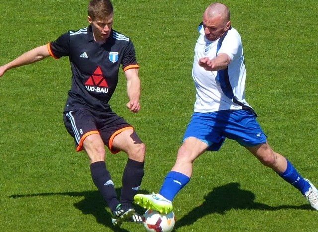 Marcin Chyła (z prawej) strzelił dla Bałtyku dwa gole, lecz nie uchroniło to jego zespołu od kolejnej w tym sezonie porażki.