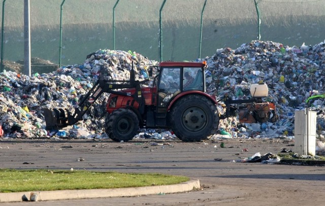 Władze miasta twierdzą, że dzięki budowie spalarni dotychczasowe uciążliwości zapachowe związane z działalnością zakładu w Szadółkach się zmniejszą. Do gdańskiej spalarni trafiać mają odpady z co najmniej 60 pomorskich gmin.