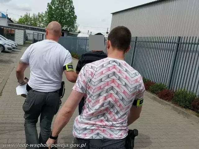 Policjanci z Koluszek zatrzymali 50-latka, który w Gałkowie Dużym oblał żonę benzyną i podpalił zapalniczką. Grozi mu dożywocie