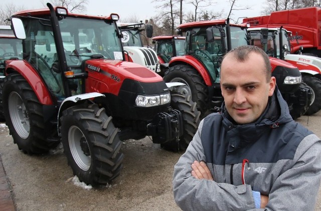 - Prezentem „na gwiazdkę” do ciągników Farmall serii A jest darmowa klimatyzacja - mówi Mariusz Kisiel właściciel firmy Kisiel w Górnie koło Kielc. 