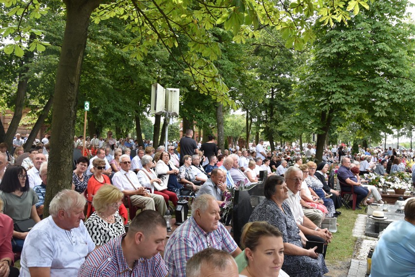Tradycja pielgrzymowania do kościoła św. Anny w Oleśnie trwa...