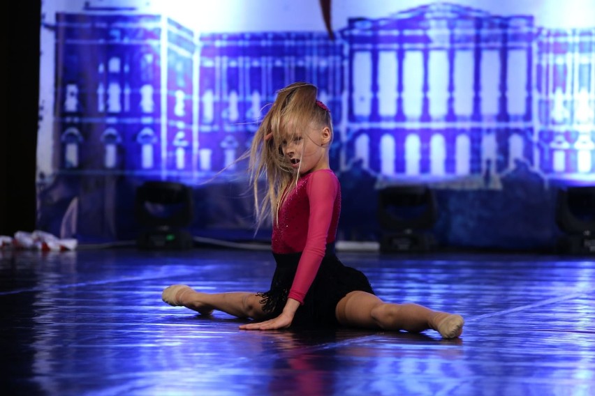 Barcice. Kolejny taneczny sukces Emilii Dubiel. Ośmiolatka zdobyła trzy pierwsze miejsca w Rumunii [ZDJĘCIA]