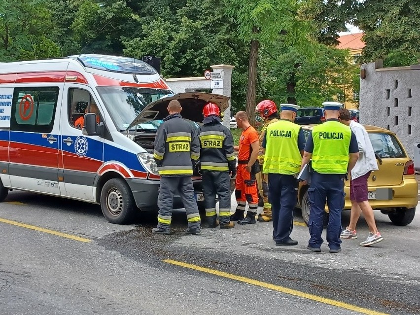 Wypadek z udziałem karetki pogotowia na wrocławskich...