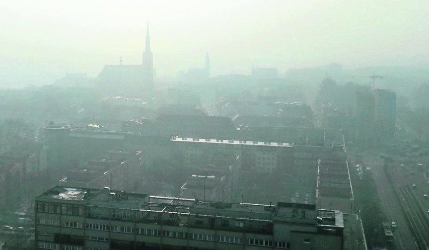 Smog w Szczecinie. Tak zanieczyszczonego powietrza jak dziś rano dawno nie notowano  