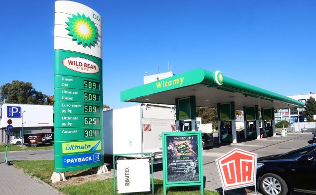 Ceny paliw na radomskiej stacji BP - cena autogazu przekroczyła 3 złote za litr, a cena lepszego diesla 6 złotych za litr tego paliwa.