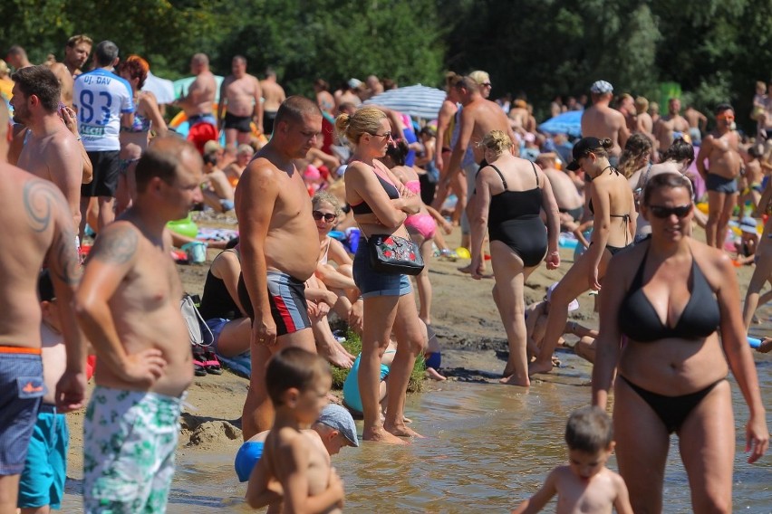 Rusałka: Tłumy poznaniaków wypoczywają nad jeziorem