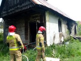Pożar w drewnianym domu przy ulicy Kadłubka w Kielcach. Akcja strażaków