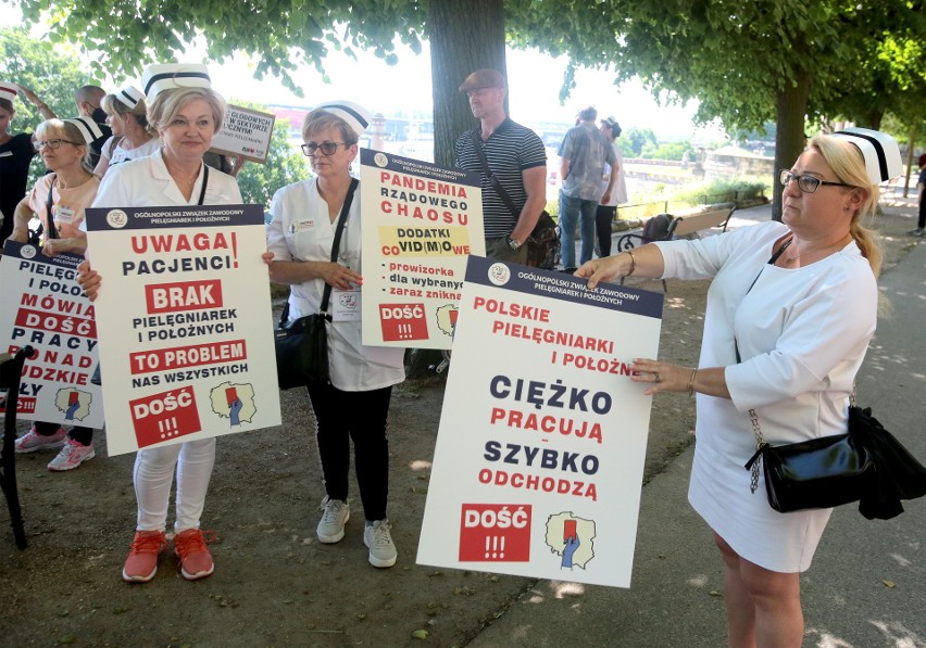 Ogólnopolski strajk ostrzegawczy pielęgniarek w Szczecinie...