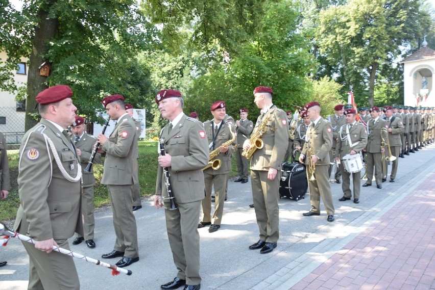 Hołd dla 30 ofiar pacyfikacji Radwanowic w miejscu kaźni hitlerowskiej. Wspomnienia bestialskiego mordu [ZDJĘCIA] 