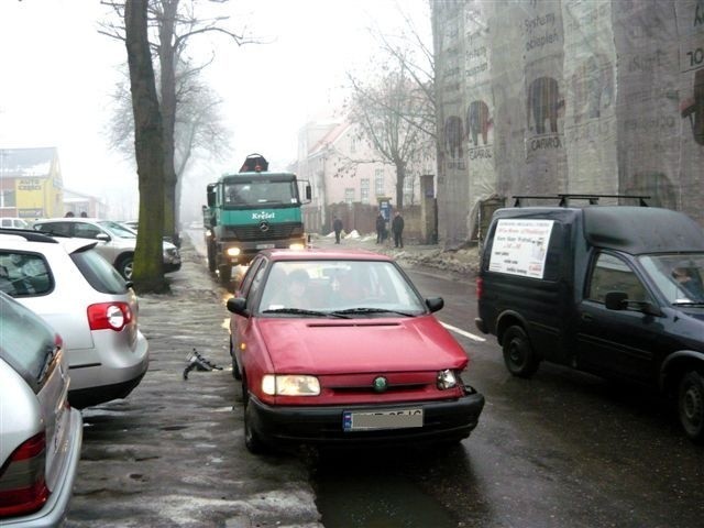 Na ul. Jaracza doszlo do kolizji dwóch pojazdów. Jadąca...