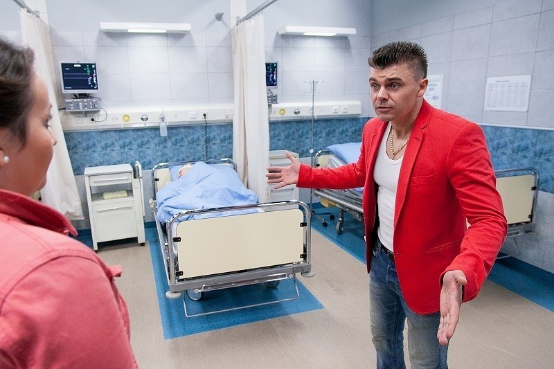 Tomasz Niecik na planie serialu "Szpital"...