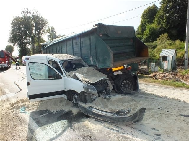 Cztery samochody zderzyły się w Wąchocku.