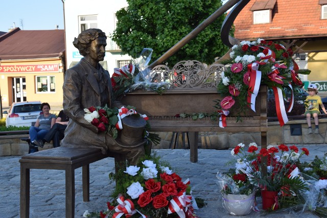 Pomnik I. J. Paderewskiego na ciężkowickim Rynku