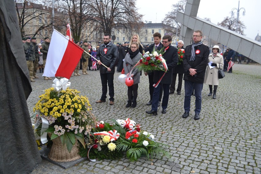 Święto Niepodległości w Częstochowie. Msza święta w Archikatedrze i marsz aleją NMP [ZDJĘCIA]