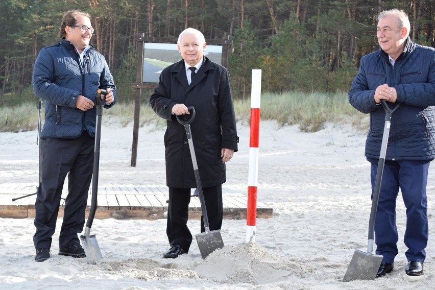 Jarosław Kaczyński wbił symboliczny szpadel pod budowę...