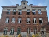 Opuszczona Szkoła Podstawowa nr 6 w Jaworznie. Co się w niej znajduje? 