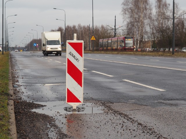 Ulica Hetmańska czeka na usunięcie dziur od zimy...