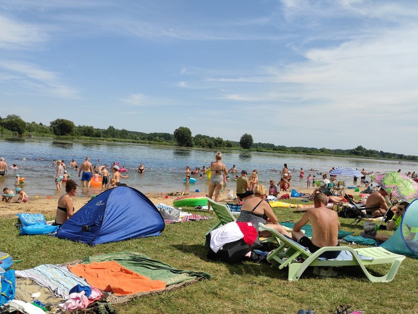 Tłumy na plaży Dojlidy w Białymstoku (31.07.2021 r.)