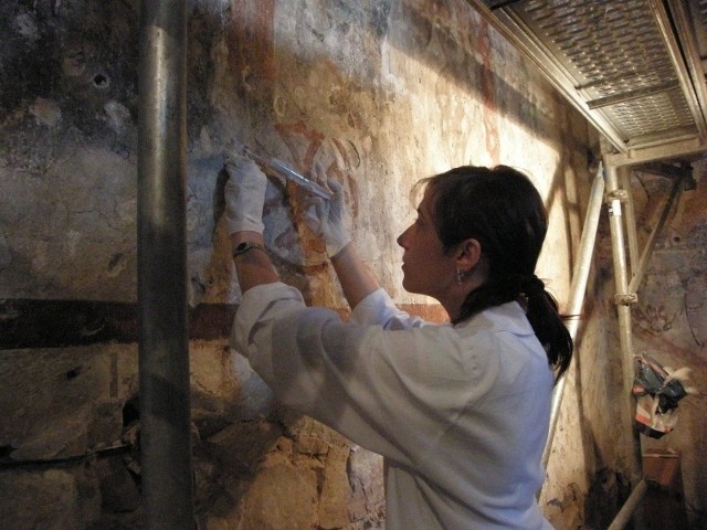 W kościele w Hajdukach trwa drugi etap konserwacji fresków z XV wieku.
