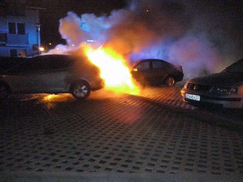 W Tczewskim Łąkach spłonęły trzy samochody