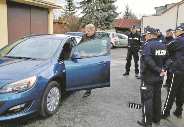 Burmistrz Chełmka Andrzej Saternus sam testował radiowóz