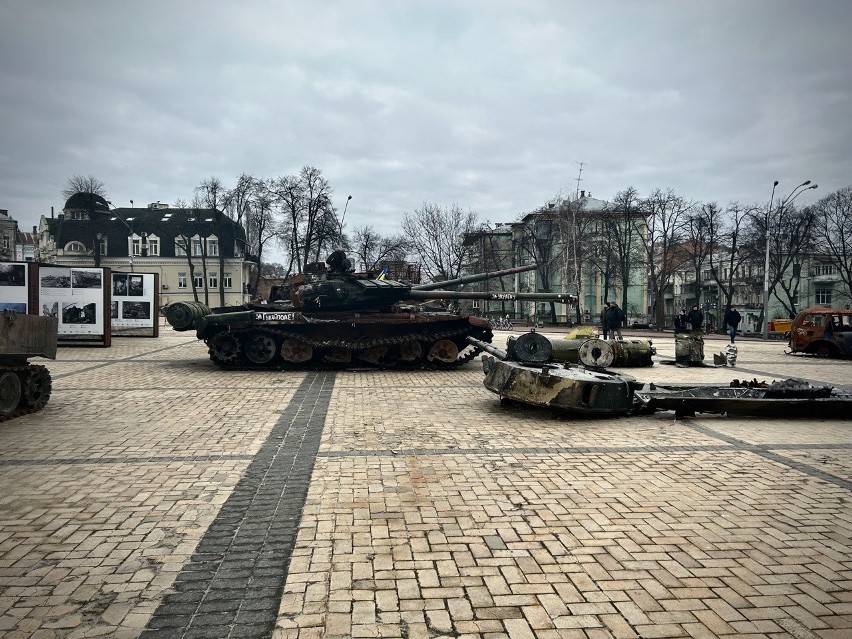 Zniszczony rosyjski T-62 z napisem „Za Hulajpole”