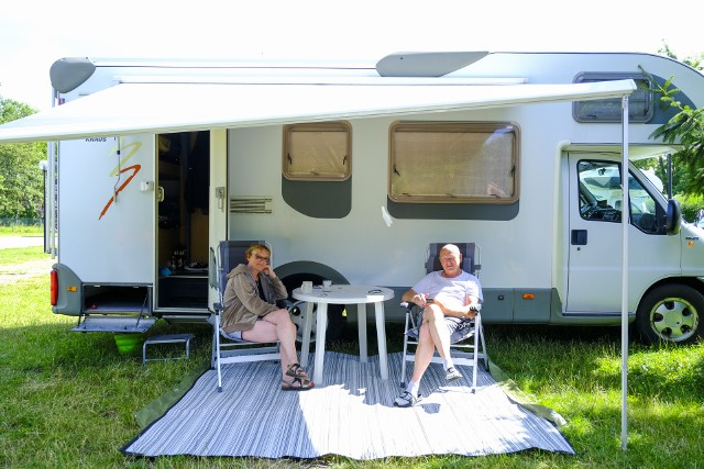 Goście chwalą sobie nietypową, a jednocześnie wygodną lokalizację Campingu Tramp.