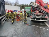 Wypadek na A4 pod Krakowem. Zderzenie trzech ciężarówek, jedna osoba ranna. Autostrada była zablokowana. Przy węźle Skawina lądował LPR