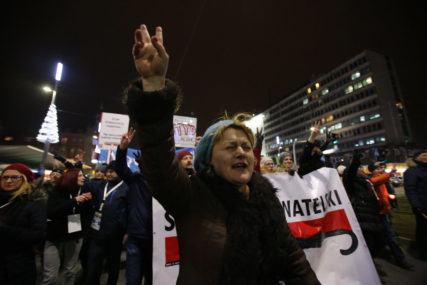 Demonstracja przeciw PiS w Katowicach 13 grudnia 2016