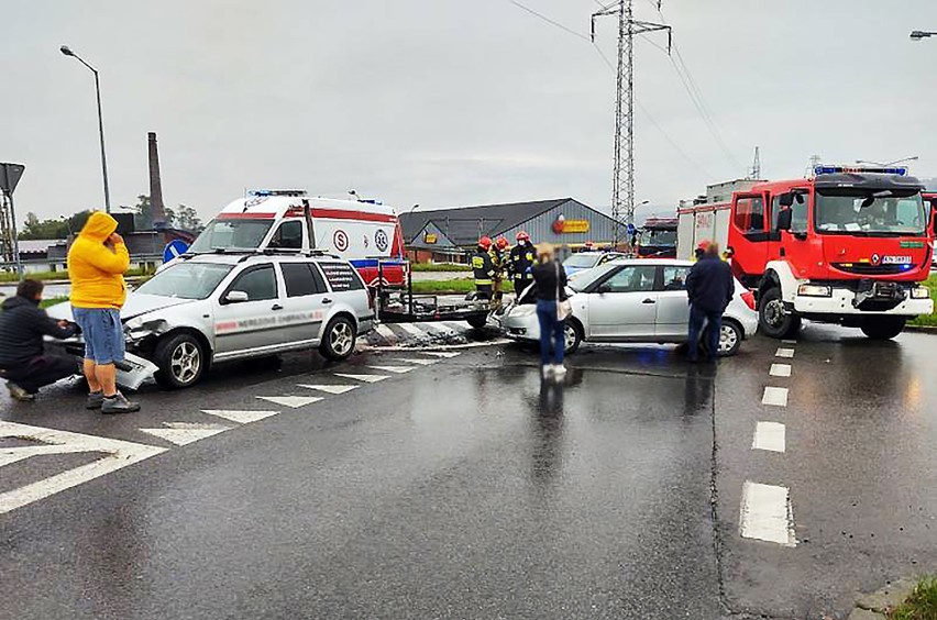 DK 75. Zderzenie dwóch samochodów na al. Piłsudskiego w Nowym Sączu [ZDJĘCIA]