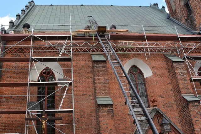 Remont dachu kościoła pod wezwaniem Podwyższenia Krzyża Świętego w Sulechowie