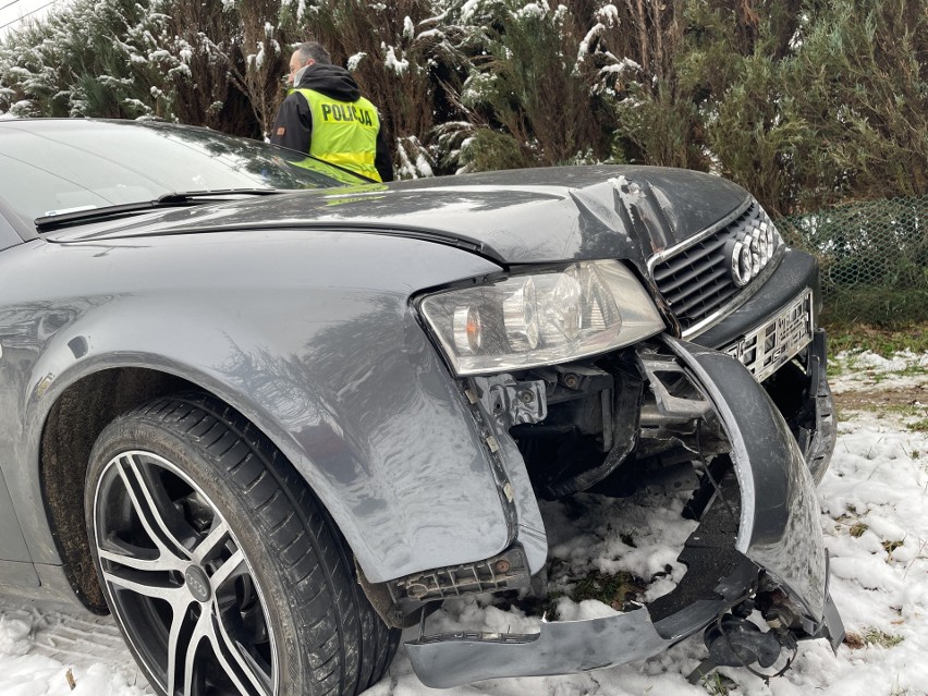 Mężczyzna uciekł z miejsca zdarzenia autem kobiety (audi)....