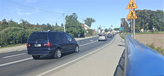 Droga krajowa nr 25 przebiega przez centrum Tryszczyna i niestety często dochodzi tu do kolizji i wypadków.